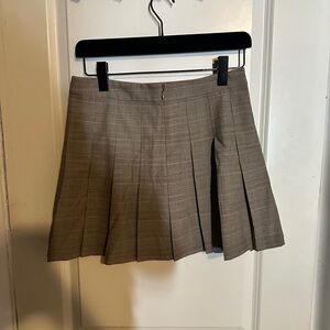 SUNDAY BEST Aritzia Olive Pleated Mini Skirt - Size 10